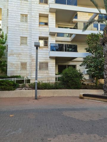 משה פרלוק 18