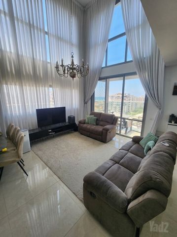 שדרות מנחם בגין 25