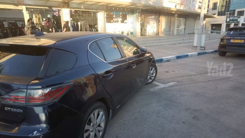 מודעת רכב לקסוס CT