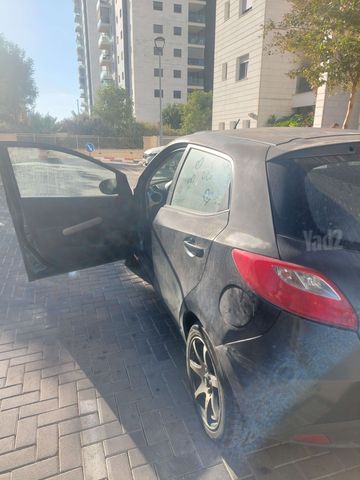 מודעת רכב מאזדה 2