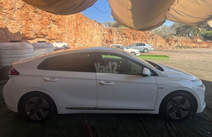 איוניק Premium FL היברידי אוט׳ 1.6 (141 כ״ס)