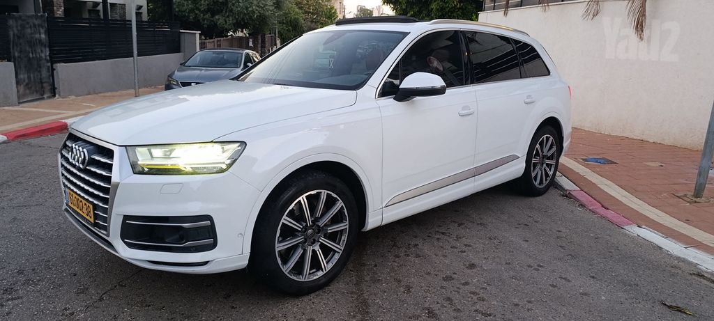 מודעת רכב אאודי Q7