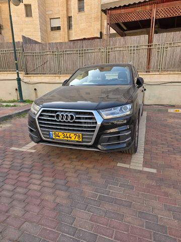 מודעת רכב אאודי Q7