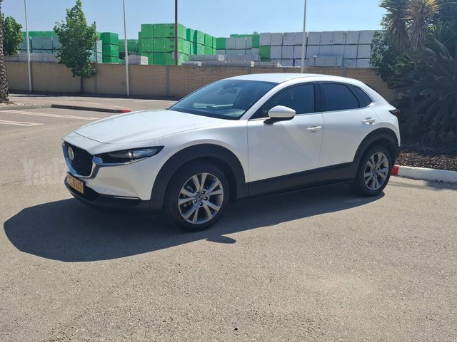 מודעת רכב מאזדה CX-30