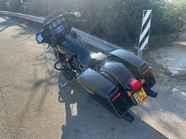 מודעת רכב הרלי דיווידסון CVO סטריט גלייד 117