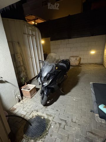 מודעת רכב קימקו AK 550