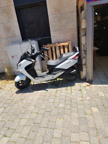 מודעת רכב סאן יאנג ג'וי רייד 200
