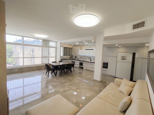 סוקולוב 33