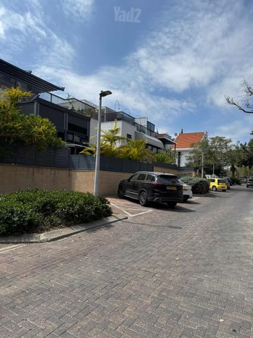 Holon, Israel 7