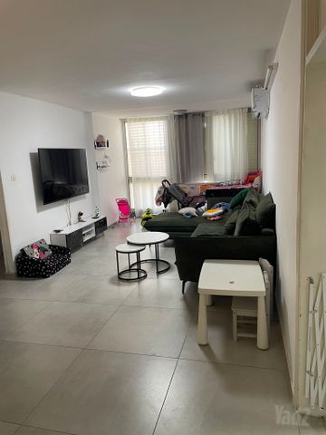 עטרות 1