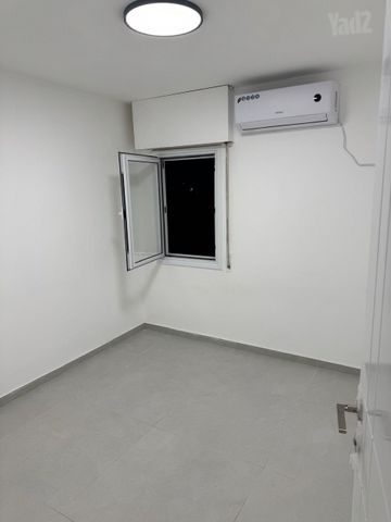 Holon, Israel 7