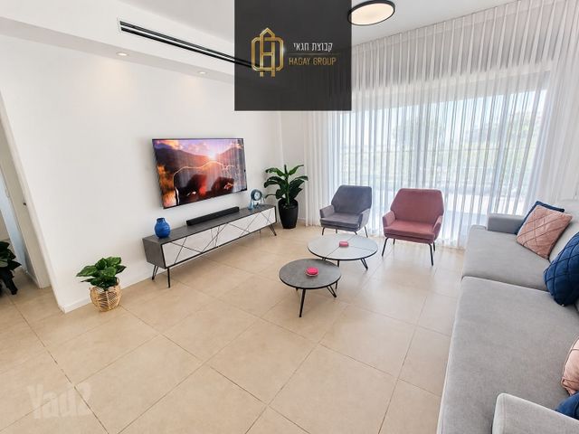 שושנה דמארי 24