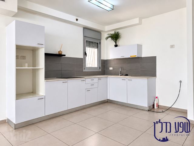 Holon, Israel 4