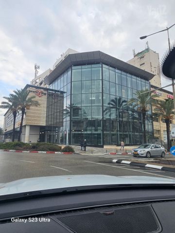 חנויות/ שטח מסחרי