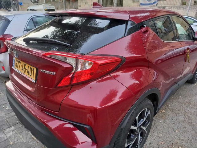 מודעת רכב טויוטה C-HR