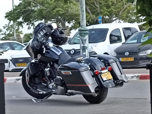 מודעת רכב הרלי דיווידסון סטריט גלייד