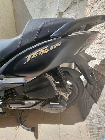 מודעת רכב סאן יאנג ADX 300