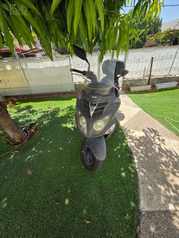 מודעת רכב סאן יאנג ג'וי רייד 200