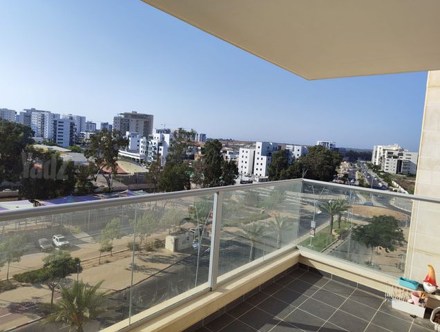 דרך מנחם בגין 20