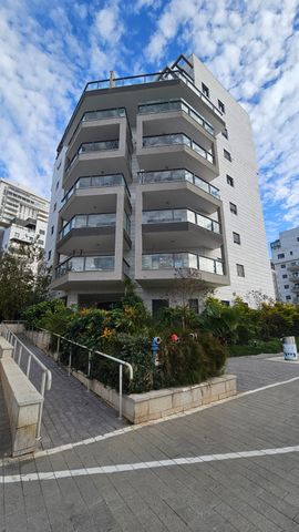 אורנה פורת 16