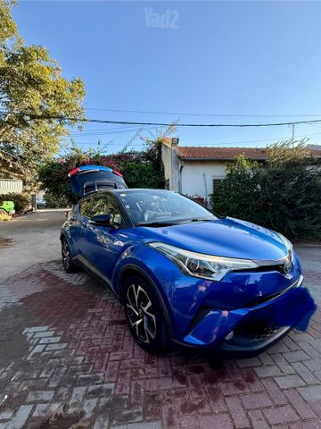 מודעת רכב טויוטה C-HR