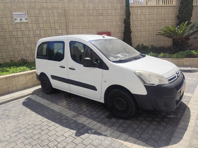 מודעת רכב סיטרואן ברלינגו