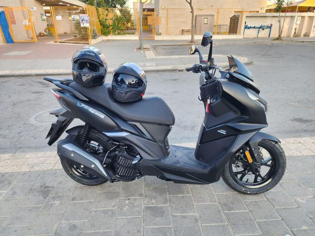 מודעת רכב סאן יאנג ADX 300