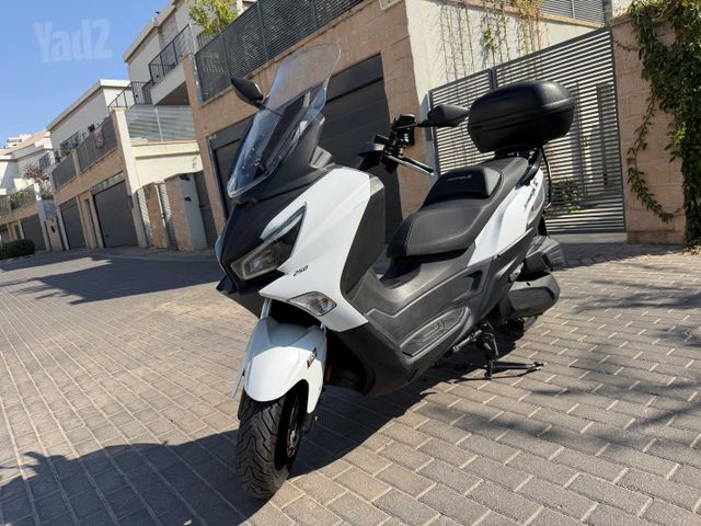 מודעת רכב סאן יאנג ג'וי-מקס Z-250
