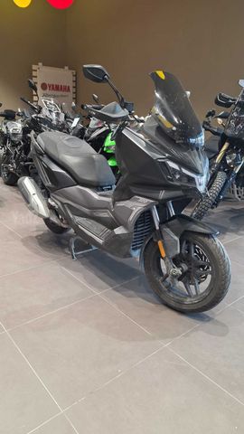 מודעת רכב סאן יאנג ADX 300