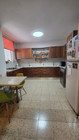הירקונים 8