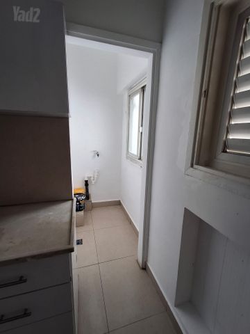 Holon, Israel 6