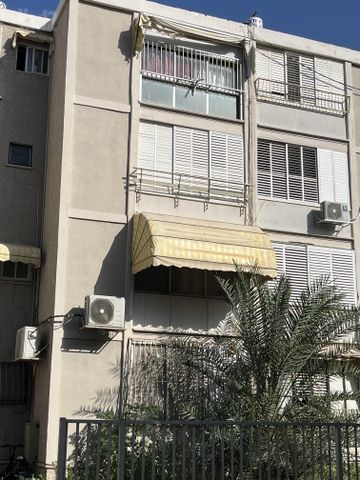 פתח תקווה 77