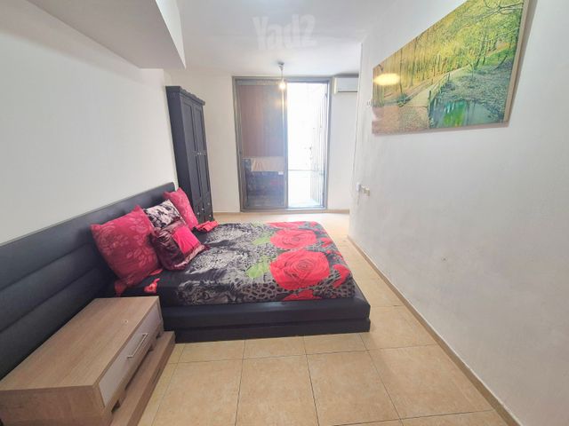 Holon, Israel 6