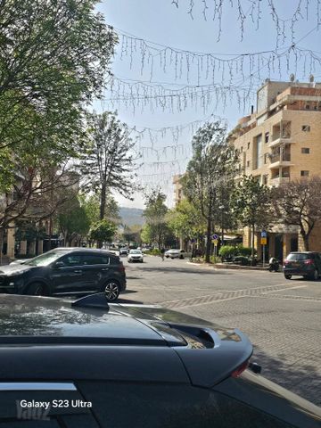 חנויות/ שטח מסחרי