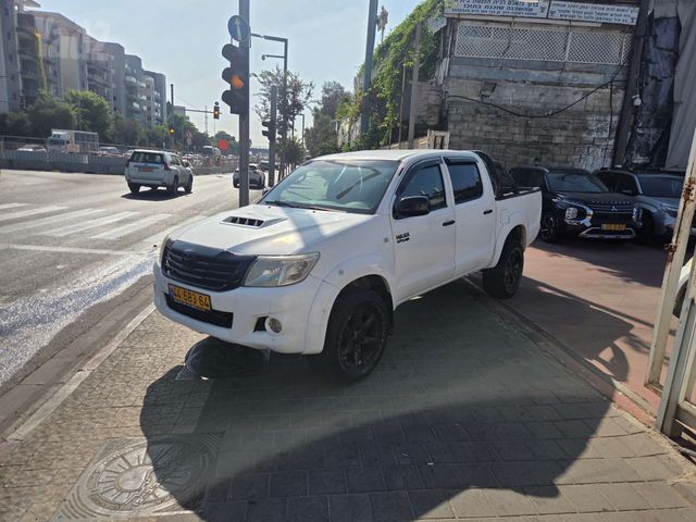 מודעת רכב טויוטה היילקס ויגו