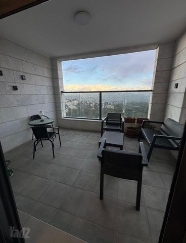 השקד 