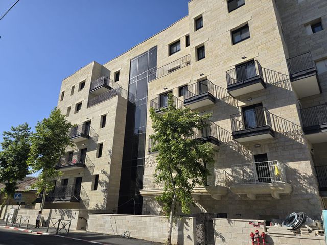 הרב עוזיאל 1
