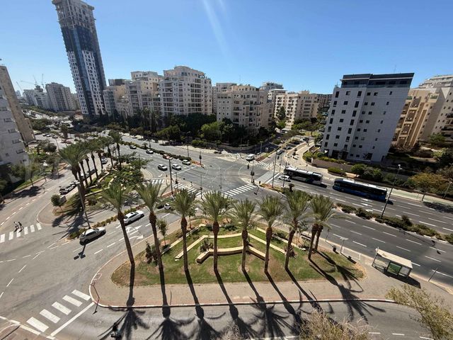 הגוש הגדול, רמת אביב החדשה, נופי ים