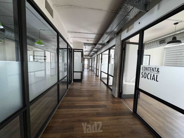 מונטיפיורי, הרכבת
