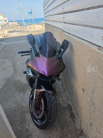 מודעת רכב ימאהה YZF-R1