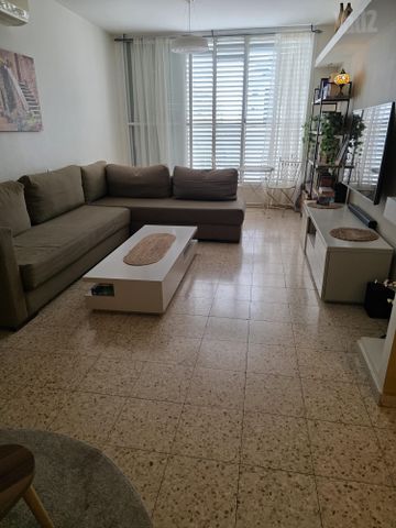 הירקונים 8