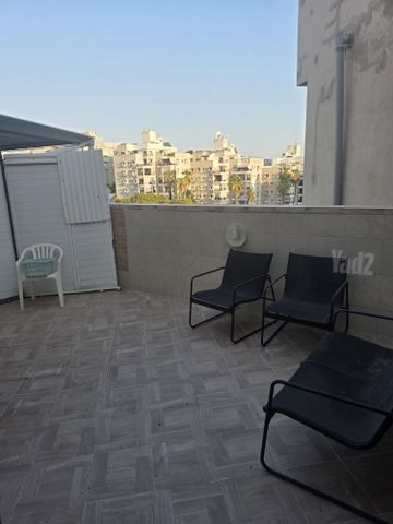 Holon, Israel 3