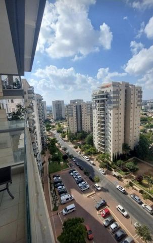 שדרות מקס ואמפרו שיין 8