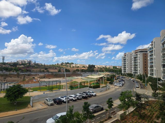 לאה גולדברג 