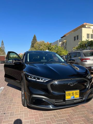 מודעת רכב פורד מוסטנג Mach-E