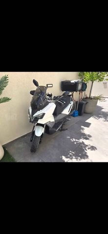 מודעת רכב סאן יאנג ADX 300