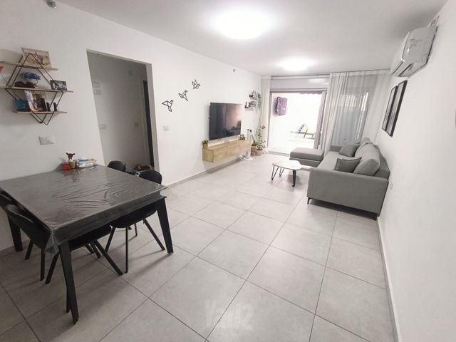 Holon, Israel 6