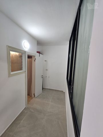Holon, Israel 13