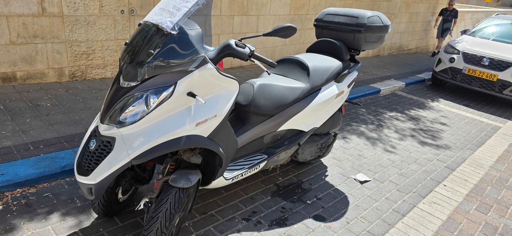 מודעת רכב פיאג'ו MP3 500