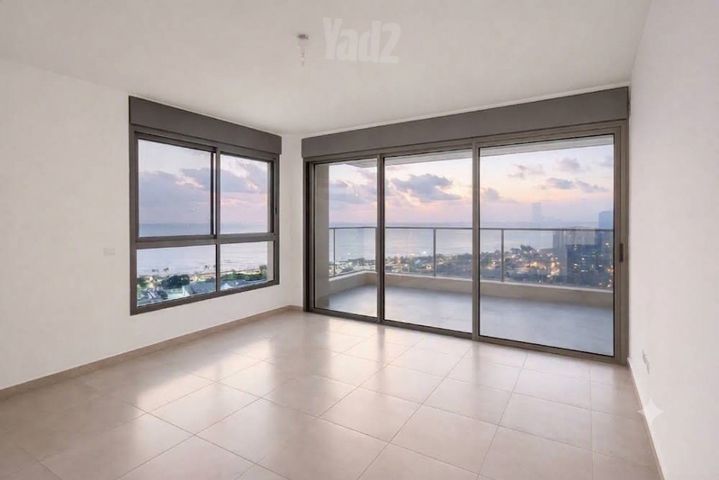 אלמוג 17